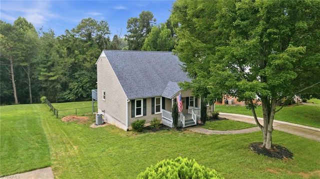 5536 Moravian Heights Lane, Clemmons, NC 27012
