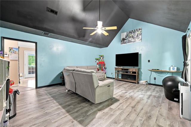5536 Moravian Heights Lane, Clemmons, NC 27012