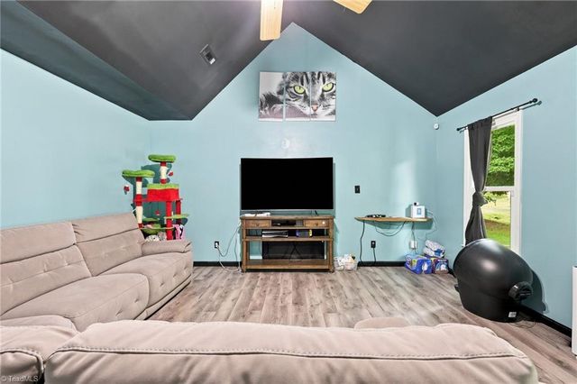5536 Moravian Heights Lane, Clemmons, NC 27012