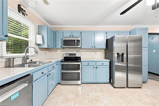 5536 Moravian Heights Lane, Clemmons, NC 27012