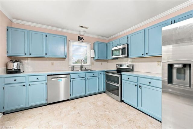 5536 Moravian Heights Lane, Clemmons, NC 27012