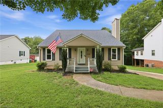 5536 Moravian Heights Lane, Clemmons, NC 27012