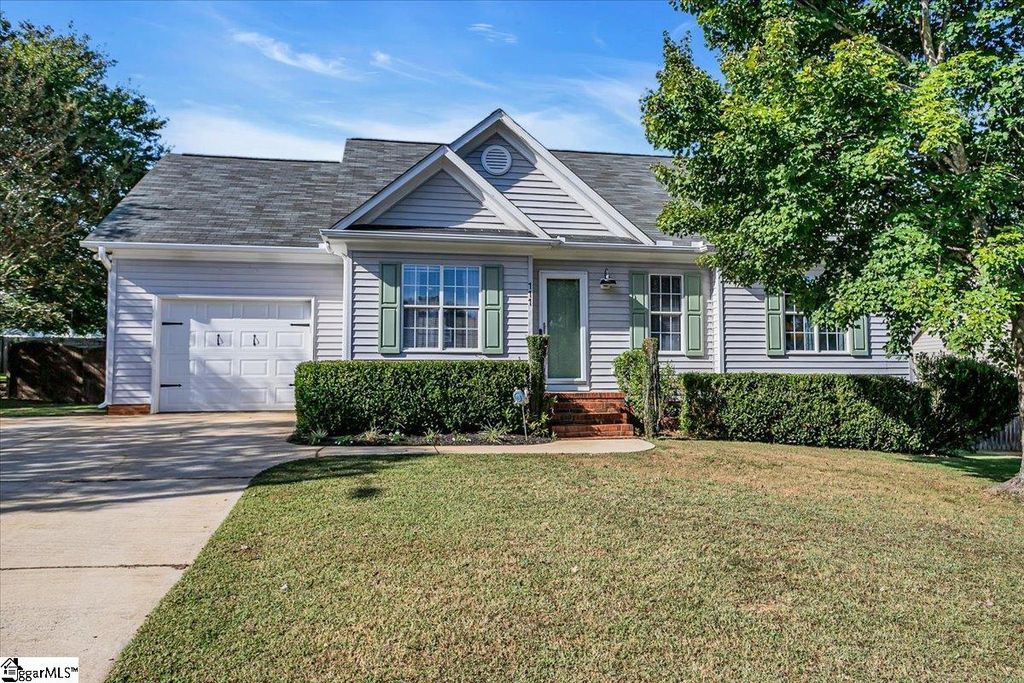 111 Autumnwood Way, Simpsonville, SC 29681