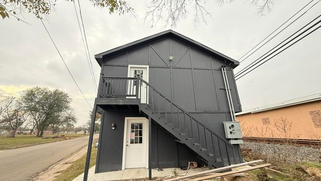 401 Hinnant Street, Sulphur Springs, TX 75482