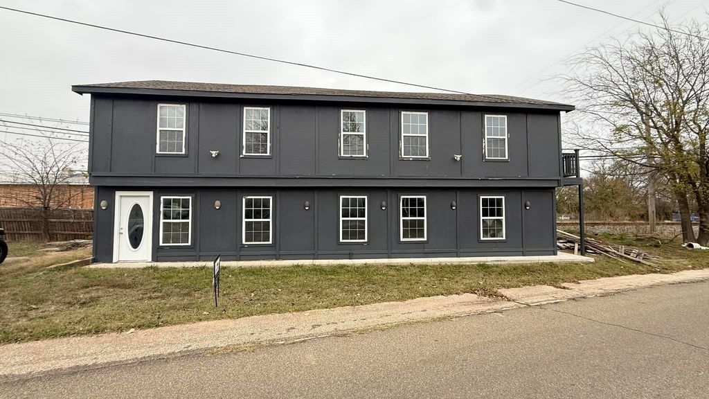 401 Hinnant Street, Sulphur Springs, TX 75482