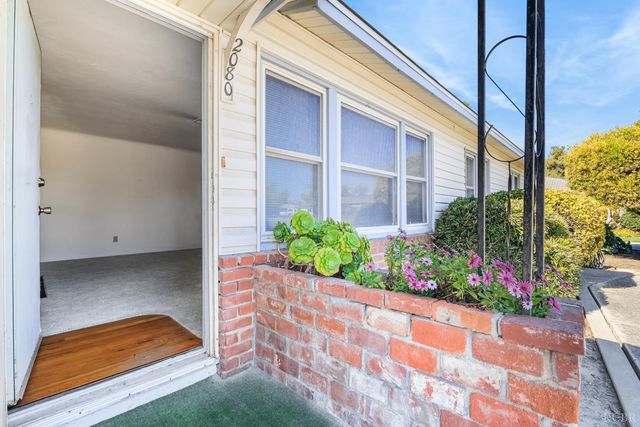 2080 McKinley Avenue, Hanford, CA 93230
