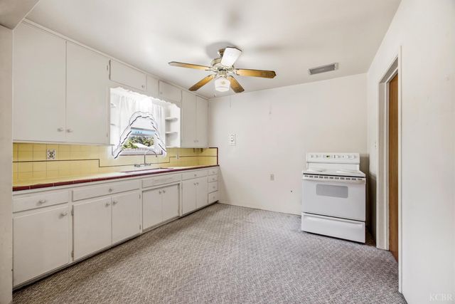 2080 McKinley Avenue, Hanford, CA 93230