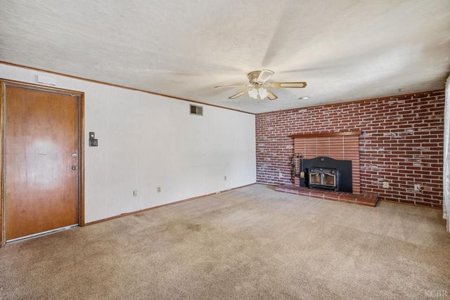 2080 McKinley Avenue, Hanford, CA 93230