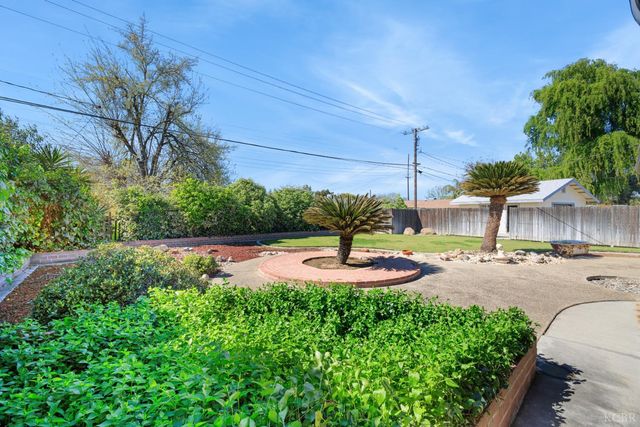 2080 McKinley Avenue, Hanford, CA 93230