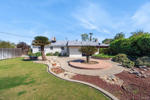 2080 McKinley Avenue, Hanford, CA 93230