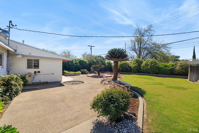 2080 McKinley Avenue, Hanford, CA 93230