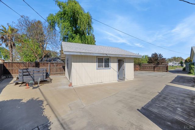 2080 McKinley Avenue, Hanford, CA 93230