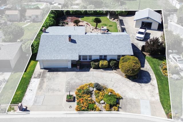 2080 McKinley Avenue, Hanford, CA 93230