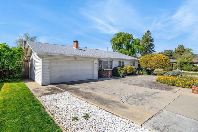 2080 McKinley Avenue, Hanford, CA 93230