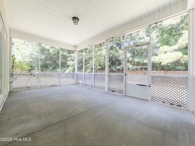 29 Farm Meadow Court, Hampstead, NC 28443