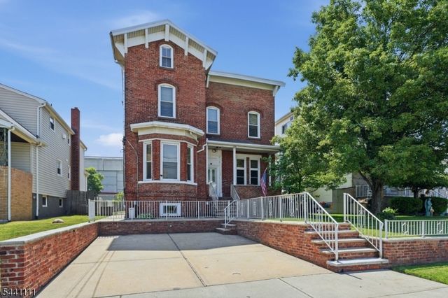 122 Avenue A, Bayonne City, NJ 07002