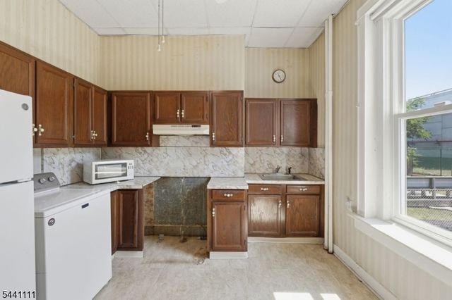 122 Avenue A, Bayonne City, NJ 07002