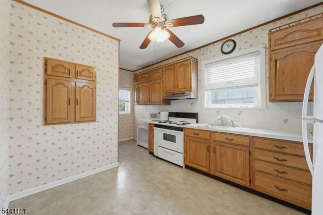 122 Avenue A, Bayonne City, NJ 07002