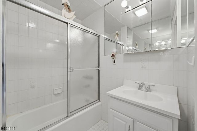 122 Avenue A, Bayonne City, NJ 07002
