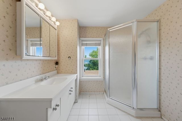 122 Avenue A, Bayonne City, NJ 07002