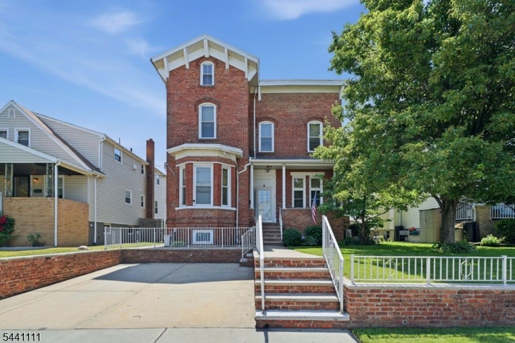 122 Avenue A, Bayonne City, NJ 07002