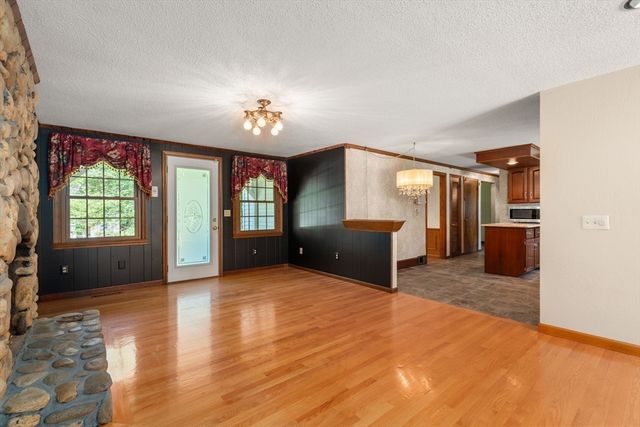 2035 Parker St, Springfield, MA 01128