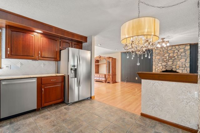 2035 Parker St, Springfield, MA 01128