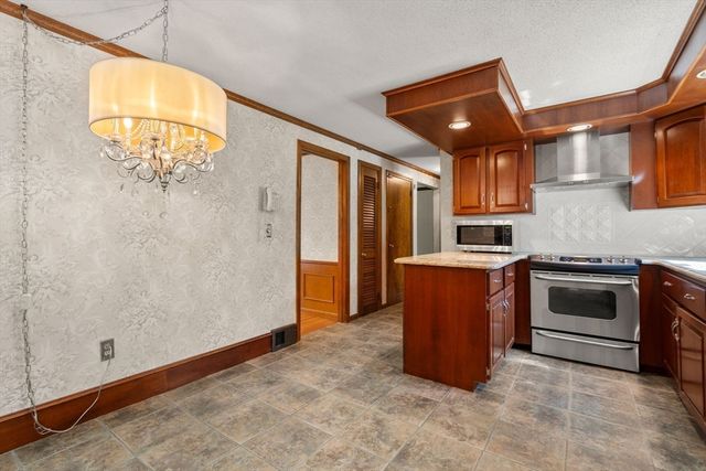 2035 Parker St, Springfield, MA 01128