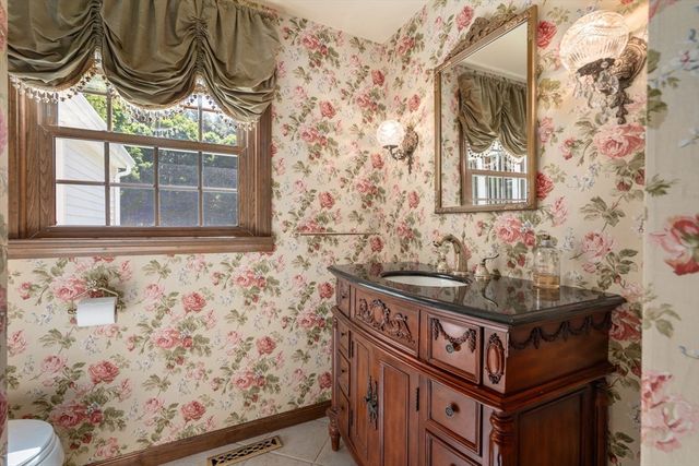 2035 Parker St, Springfield, MA 01128