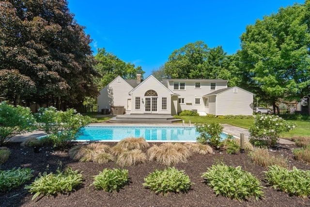 2035 Parker St, Springfield, MA 01128
