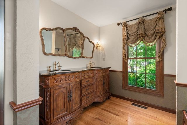 2035 Parker St, Springfield, MA 01128