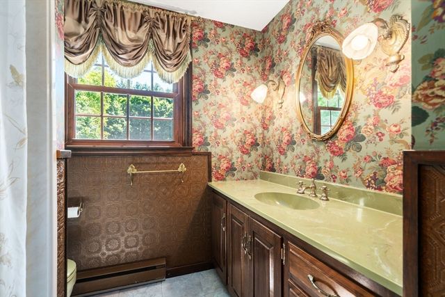 2035 Parker St, Springfield, MA 01128