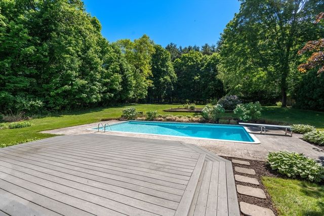 2035 Parker St, Springfield, MA 01128