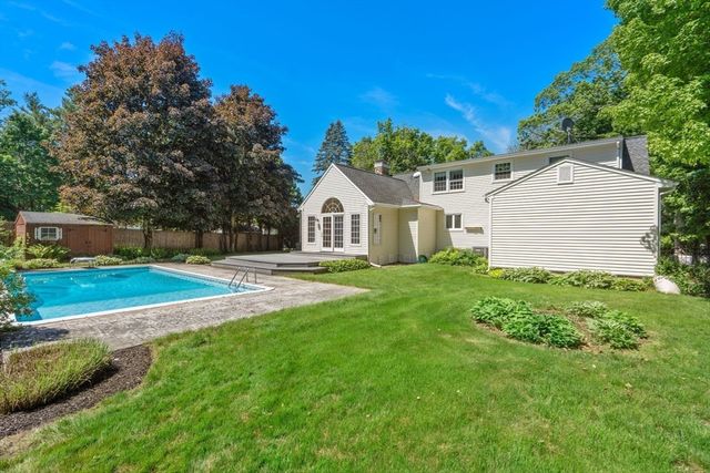 2035 Parker St, Springfield, MA 01128