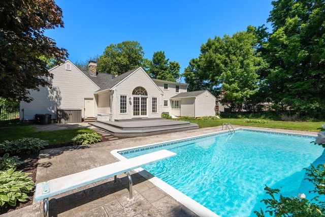 2035 Parker St, Springfield, MA 01128