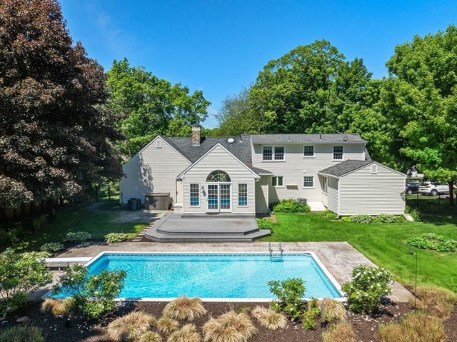 2035 Parker St, Springfield, MA 01128