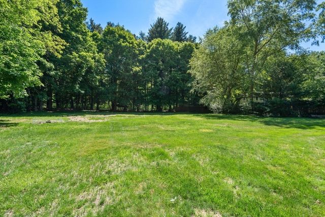 2035 Parker St, Springfield, MA 01128