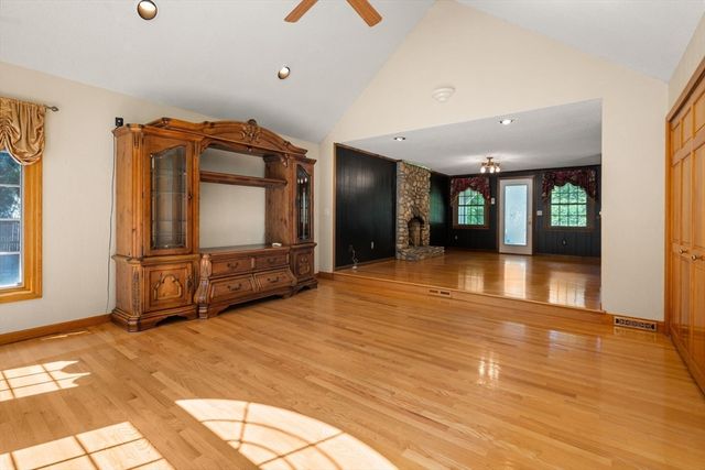 2035 Parker St, Springfield, MA 01128