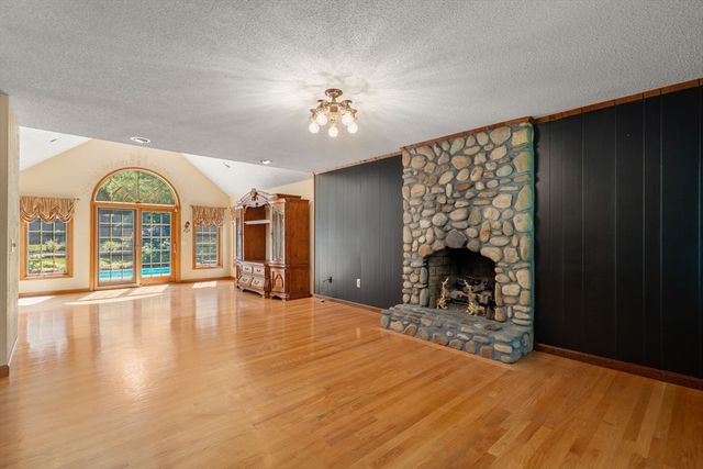 2035 Parker St, Springfield, MA 01128