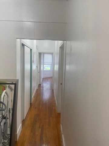 32 Avon 1, Lawrence, MA 01841