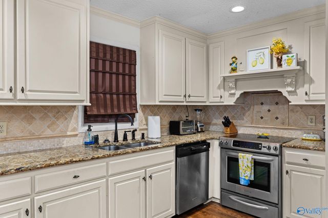 1335 Point Of Pines, Guntersville, AL 35976