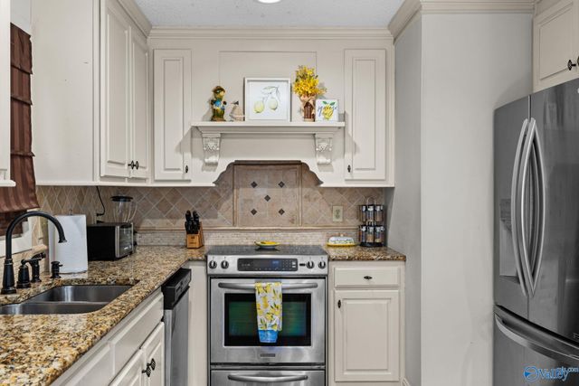 1335 Point Of Pines, Guntersville, AL 35976