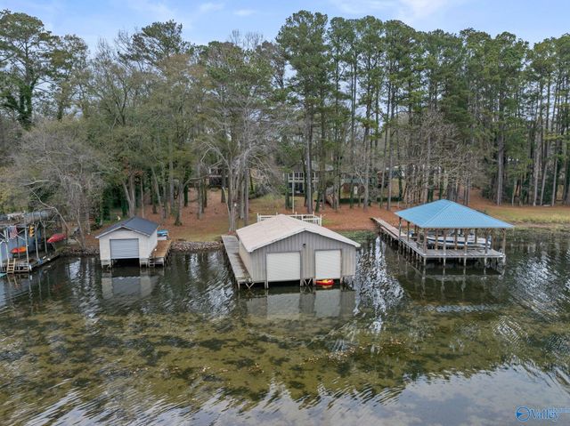 1335 Point Of Pines, Guntersville, AL 35976