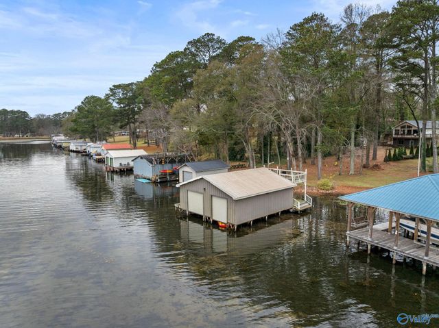 1335 Point Of Pines, Guntersville, AL 35976