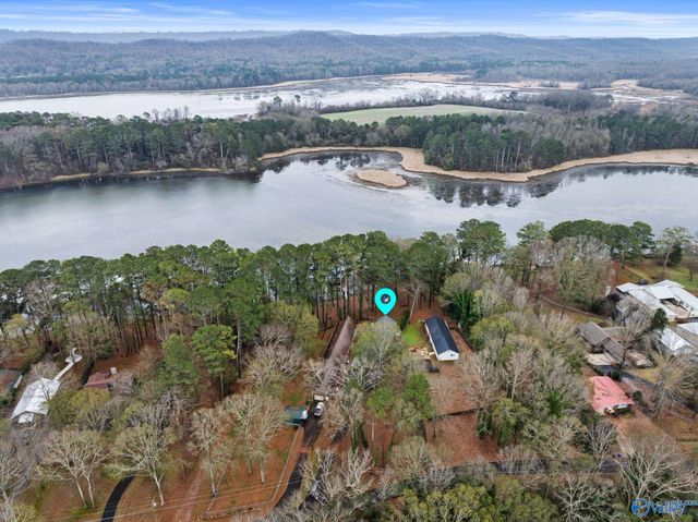 1335 Point Of Pines, Guntersville, AL 35976
