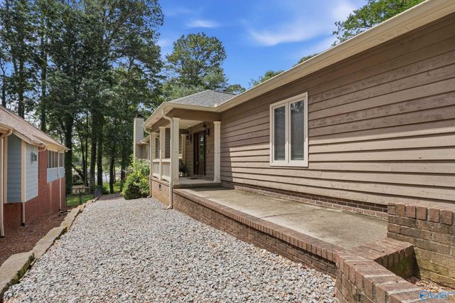 1335 Point Of Pines, Guntersville, AL 35976