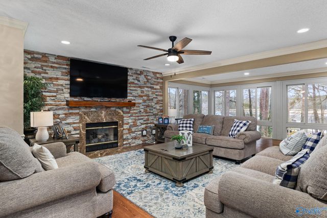 1335 Point Of Pines, Guntersville, AL 35976