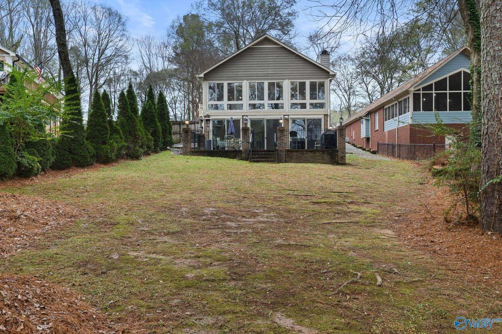 1335 Point Of Pines, Guntersville, AL 35976