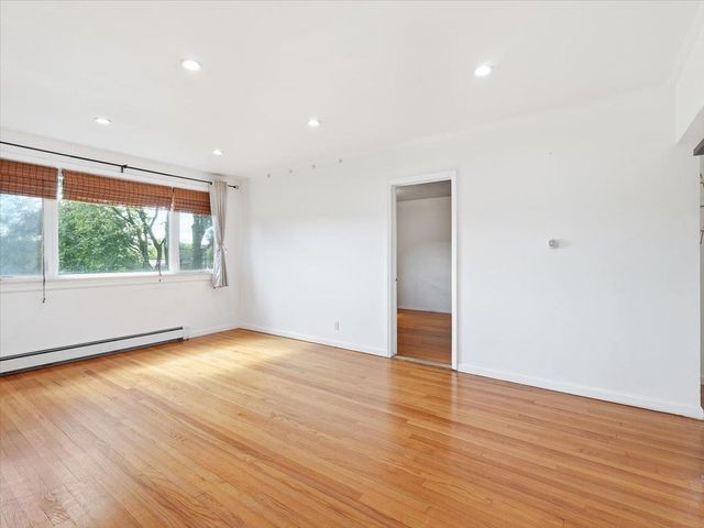 108 COUNTY RD, Tenafly, NJ 07670