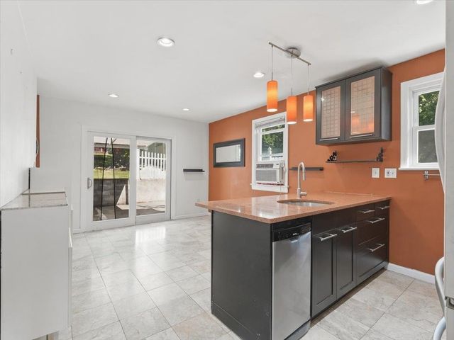 108 COUNTY RD, Tenafly, NJ 07670